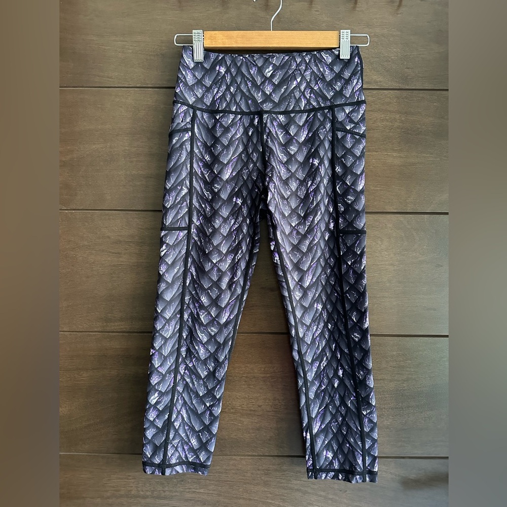 Constantly Varied Gear Purple Dragon Scale Capri Leggings XS